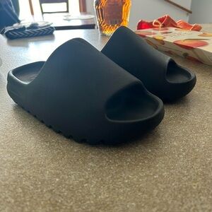 COPY - Yeezy slides